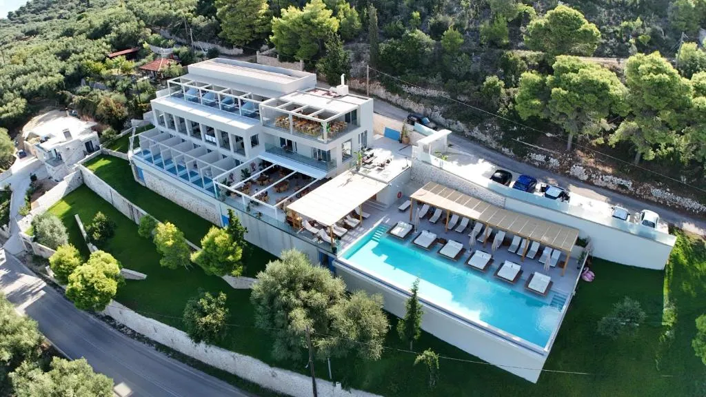 Myzith Luxury Suites, Hotel in Kerion