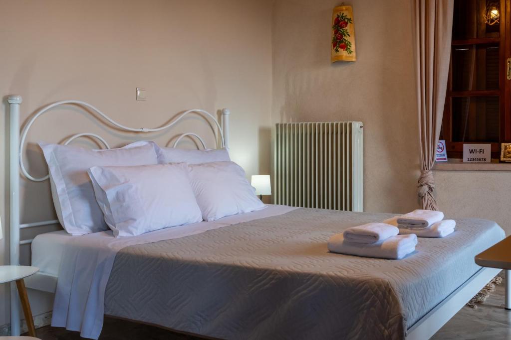 1924 Studios 3, Áyios Pétros