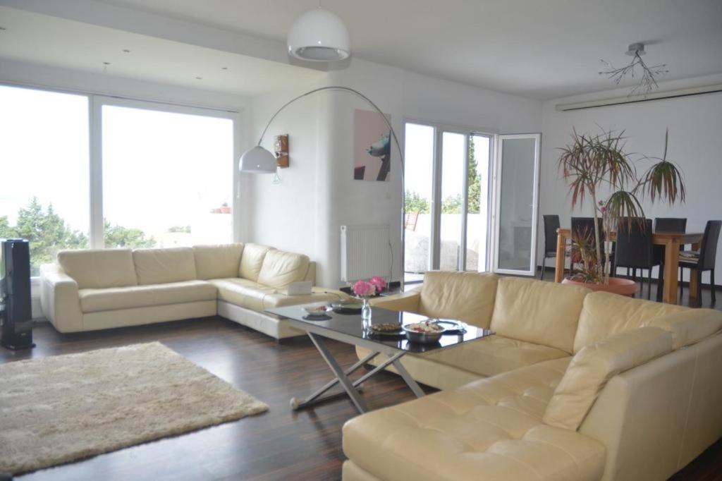 Caecilia & Lawrence Villa, Chalkis