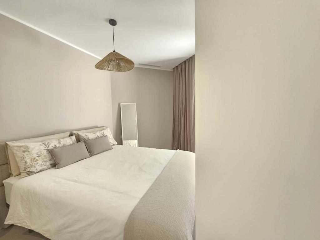 Crystal Luxury Holidays, El Palm Mar in Tenerife South - 3