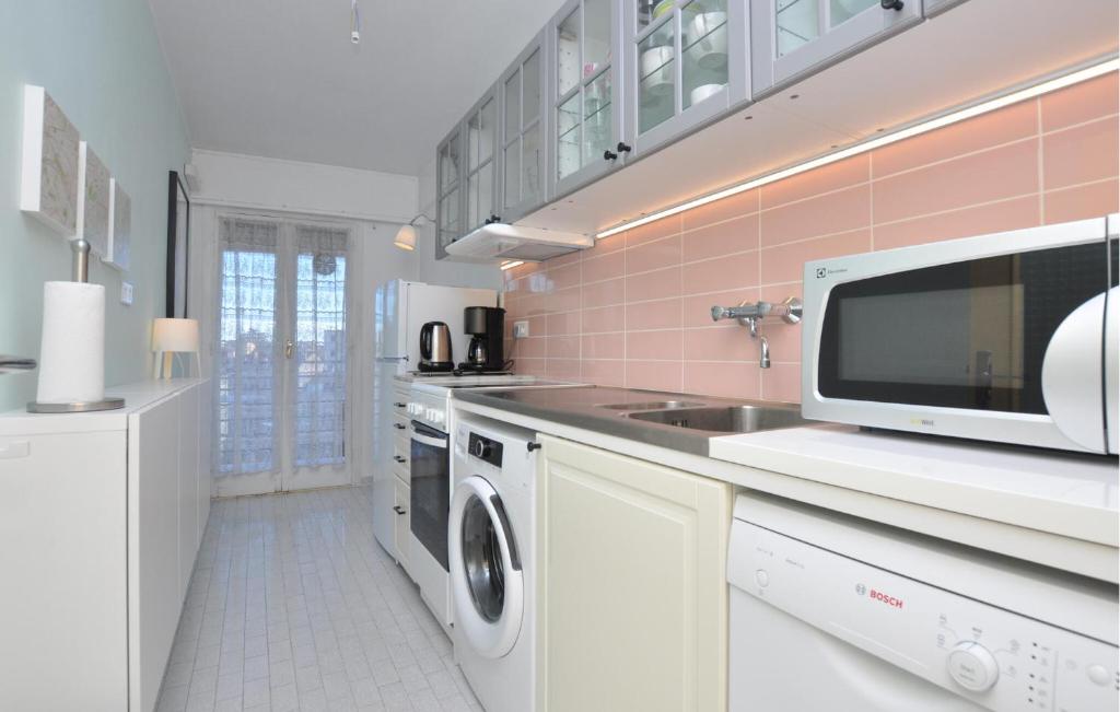 Awesome Apartment In Cannes With Wifi - 3