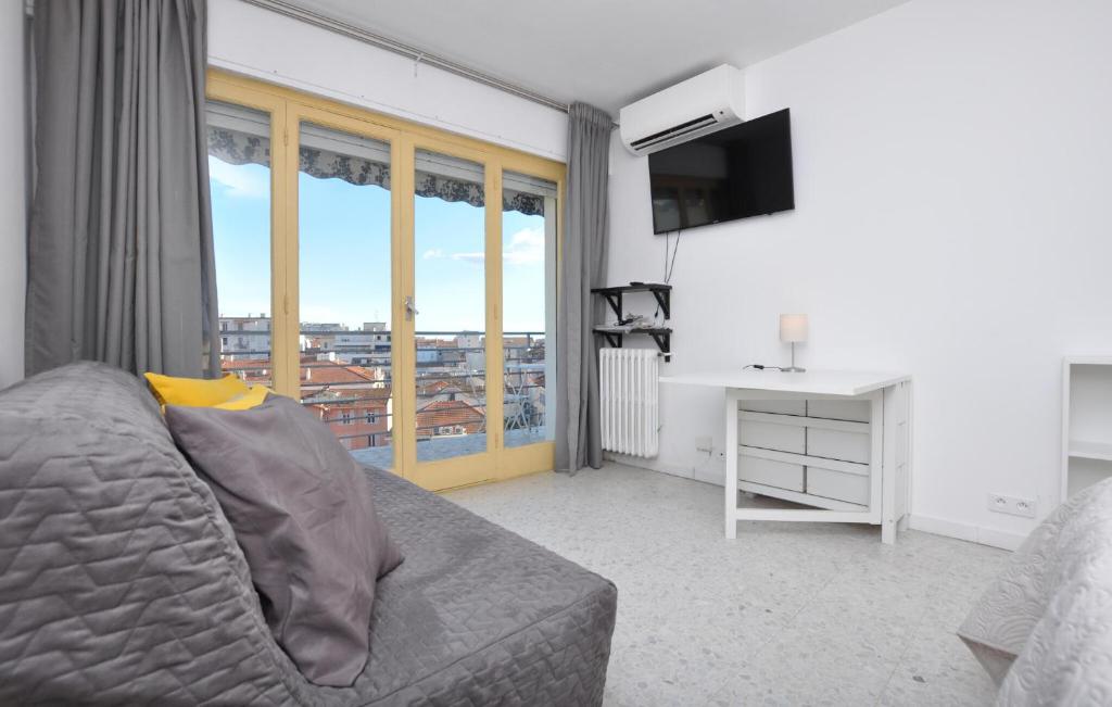 Awesome Apartment In Cannes With Wifi - 2