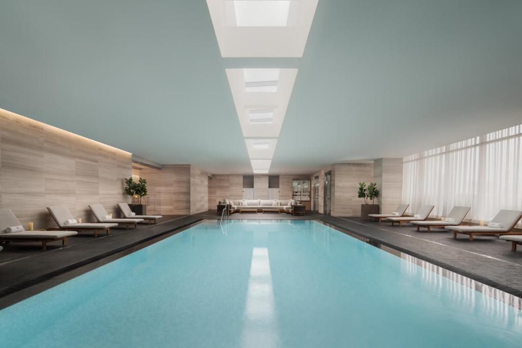 Swimming pool, Four Seasons Hotel Toronto at Yorkville in Toronto (ON)