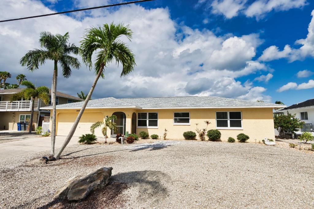 Rum N Reel, Saint James City