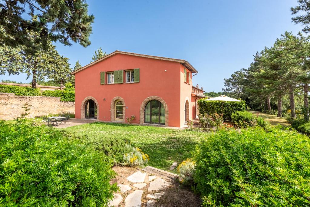Cignella Resort — Hotel building in Trequanda, Tuscany