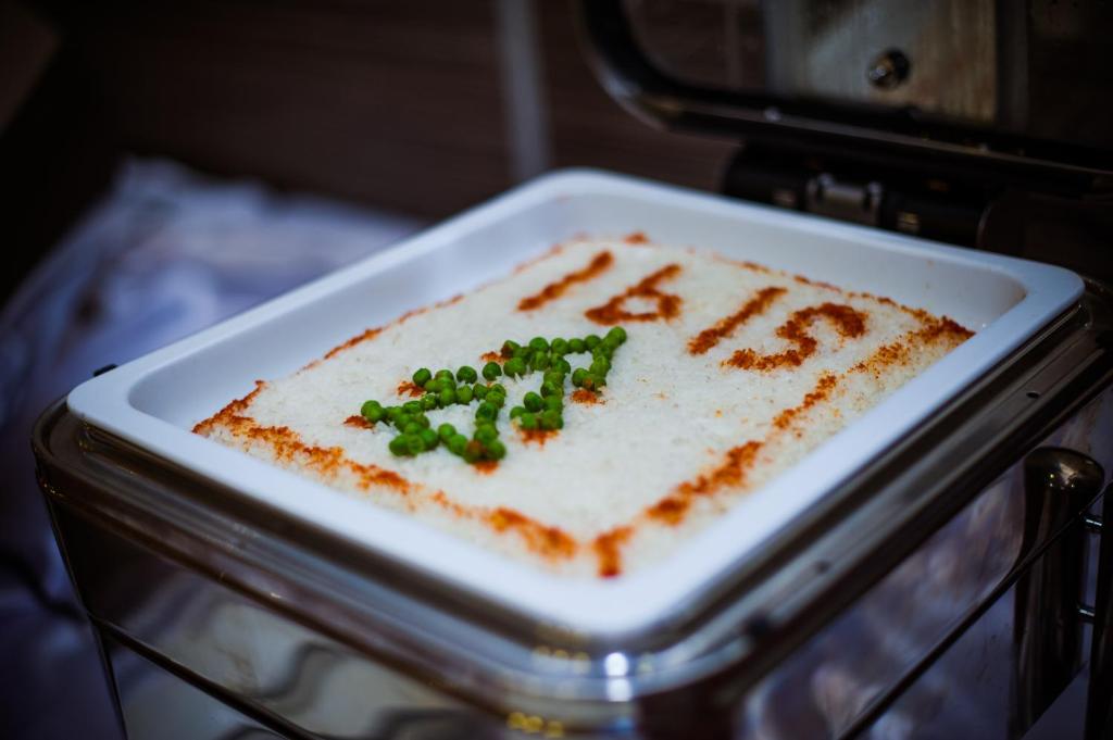 Comida y bebida