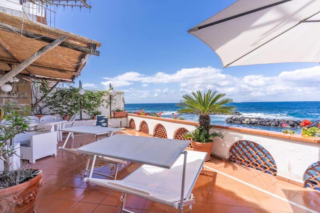 Casa Giorgio, Relais con ampia terrazza privata sul mare, Massa Lubrense