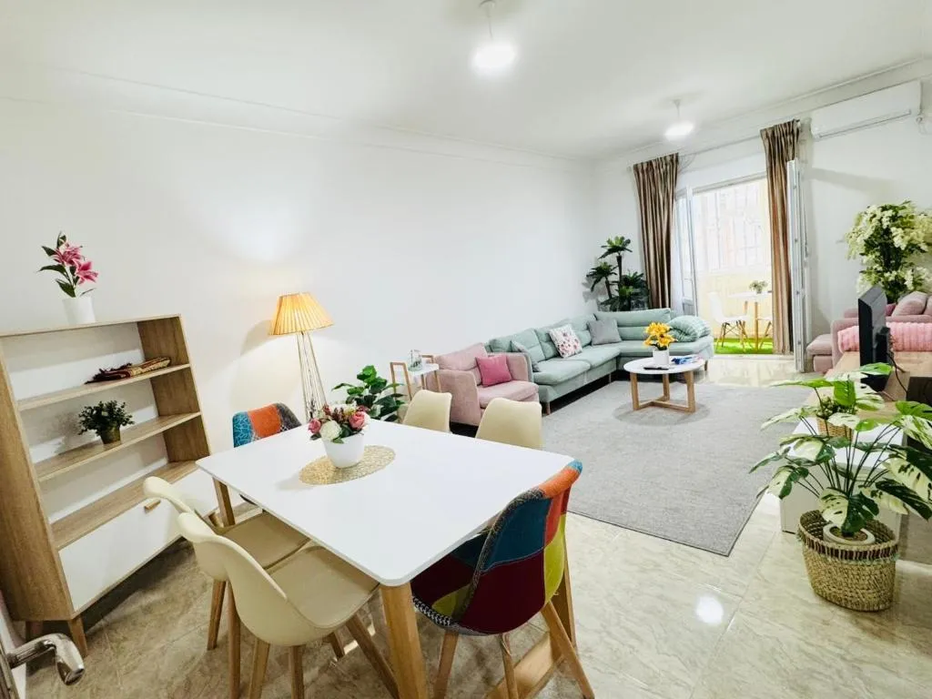 Appartement F5 spacieux équipé haut standing Mahelma Alger, hotel in Alger