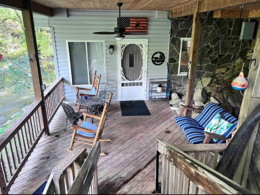 Moonshine Creek Too, Bryson City