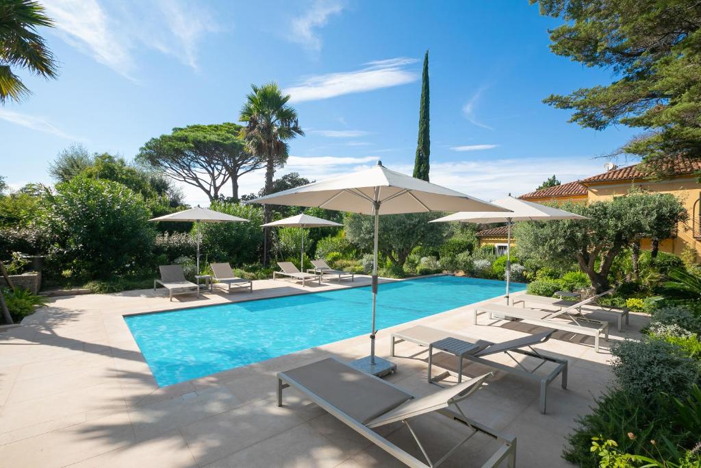 Villa Azzurra Front Beach - Happy Rentals - 1