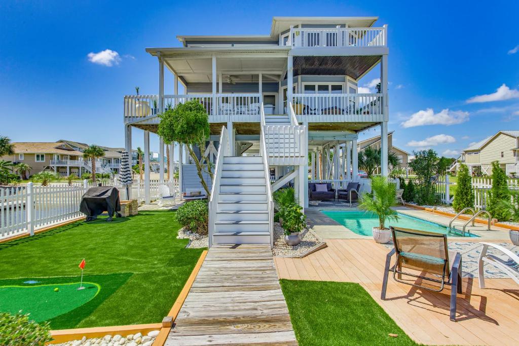 Spacious Home with Boat Dock in Ocean Isle Beach!, Ocean Isle Beach