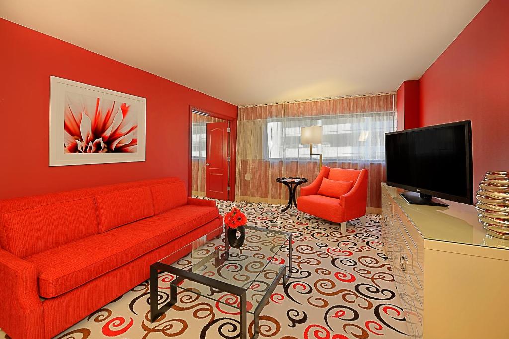 Shared lounge/TV area