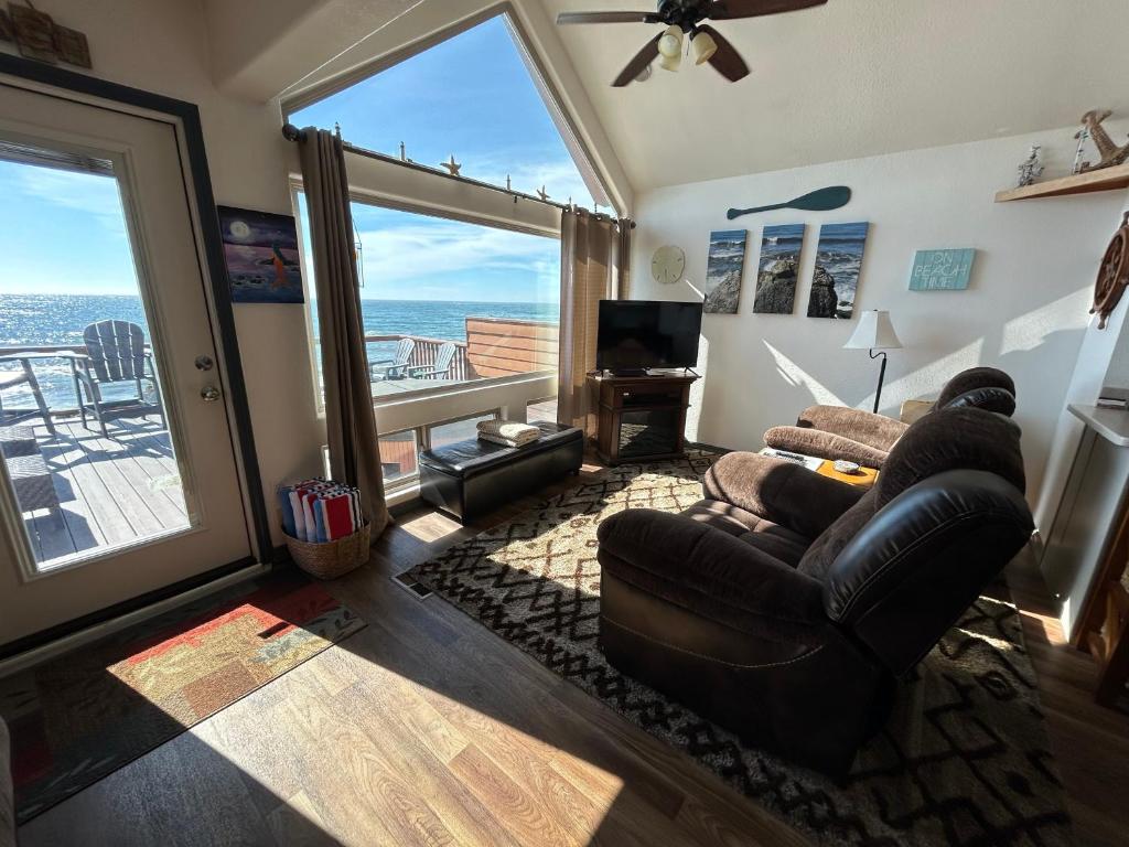 Ocean Front Cabin 14 W Jacuzzi & Gorgeous Views, Smith River