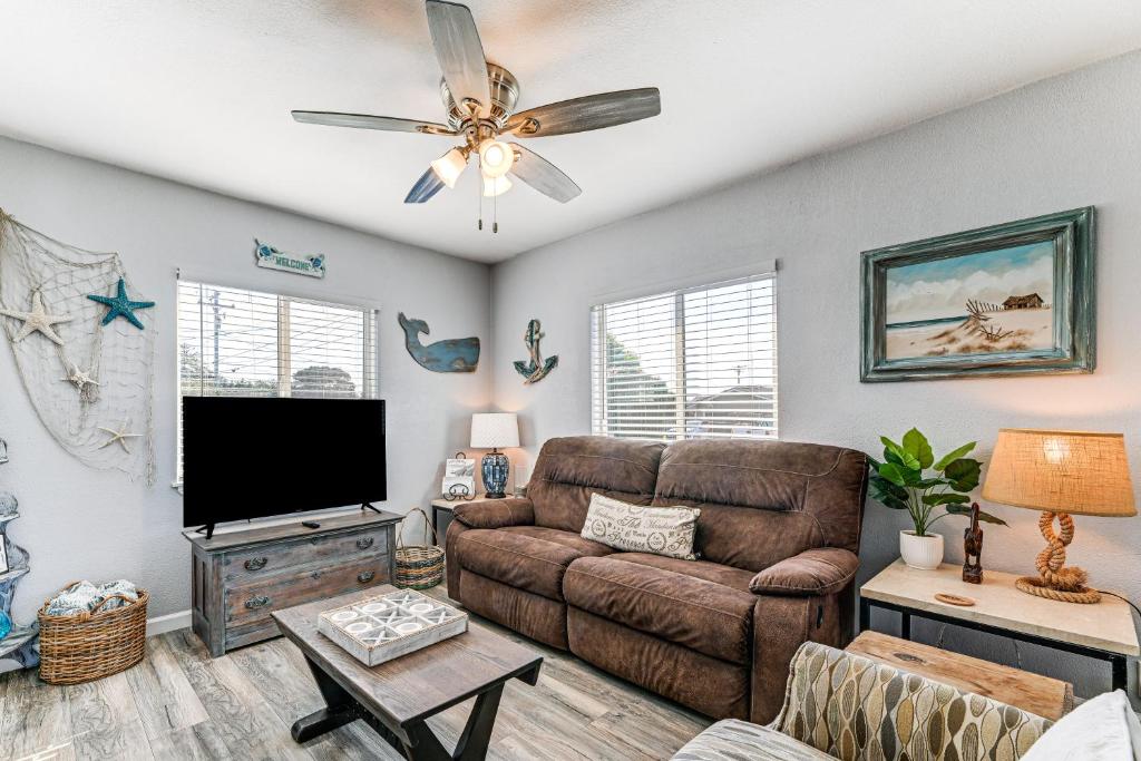 Updated Home 2 Mi to Beach in Crescent City!, Crescent City