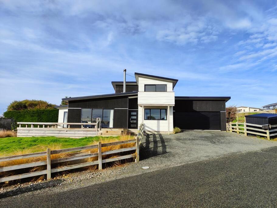 Luxury in the Lane, Riverton