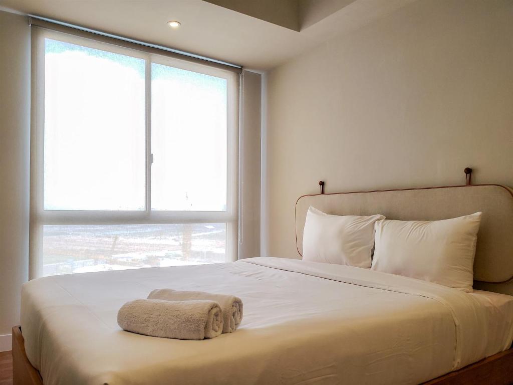 Simple and Cozy Designed 2BR Apartment at Tokyo Riverside PIK 2 By Travelio, Rawalembang