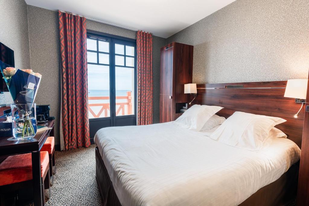 Ambassadeurs Logis Hotel - 2