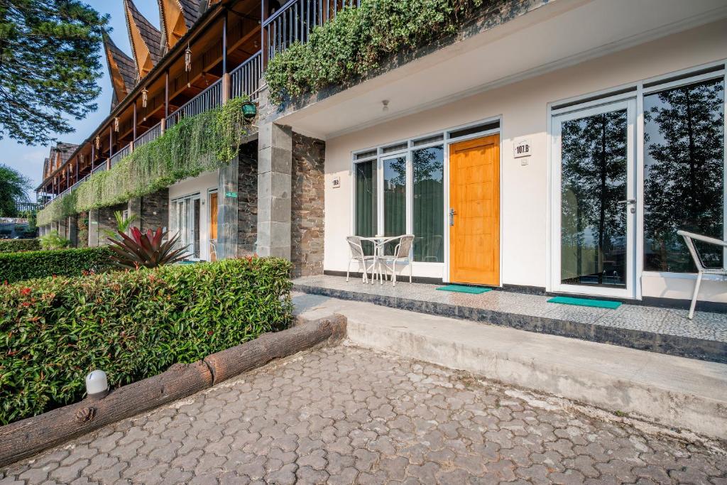 ホテル ペソナ チワイド (Hotel Pesona Ciwidey) バルコニー/テラス