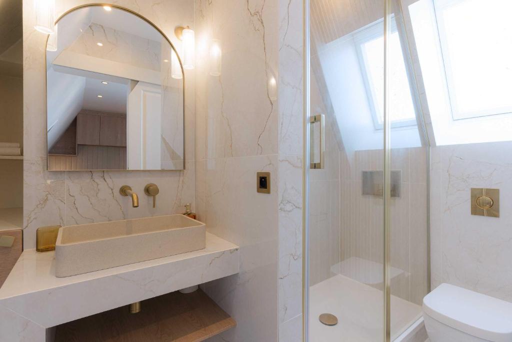 High-end 2 bedroom duplex with parking Place Morny - 5