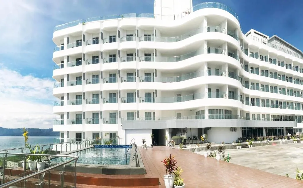 Labersa Hotel & Convention Center Samosir, hotel in Sinapuran