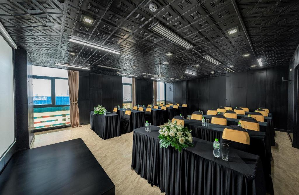 Highly rated by business travelers