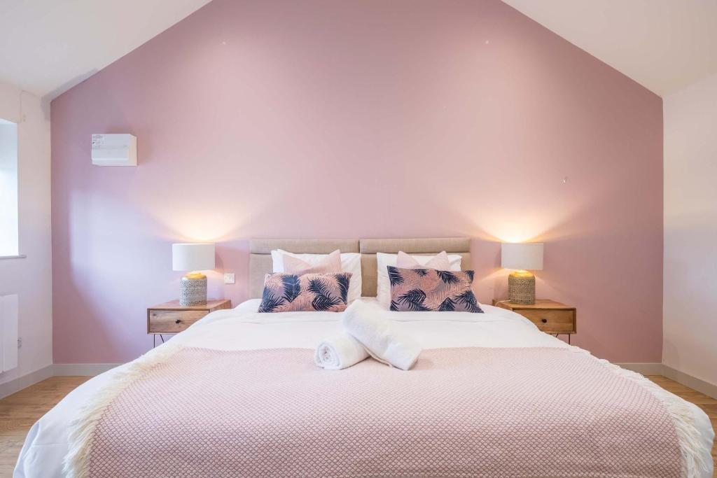 4 x Newly refurbished private access rooms with ensuites - restaurant on-site, Milton