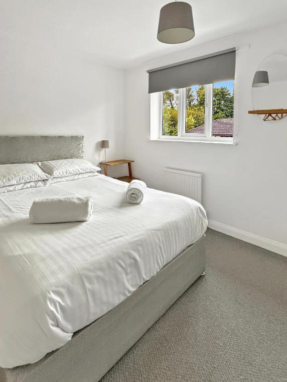 Amaya Three - Newly Renovated - Sleeps 6 - Grantham - Garden & Driveway, Grantham