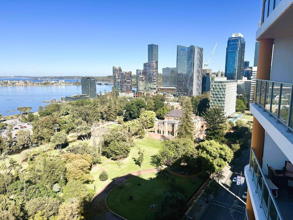 114 Incredible Cbd Swanriver Suite Prkg, Perth