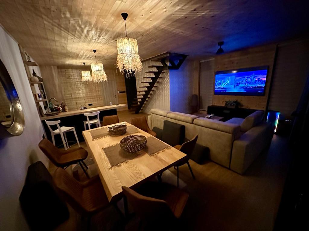 Amazonas Pirates 4, Gornji Štoj