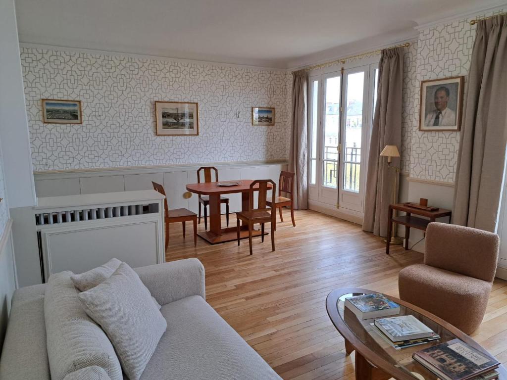 Bright & elegant appartment with view over Invalides, near St Germain des Prés - 4