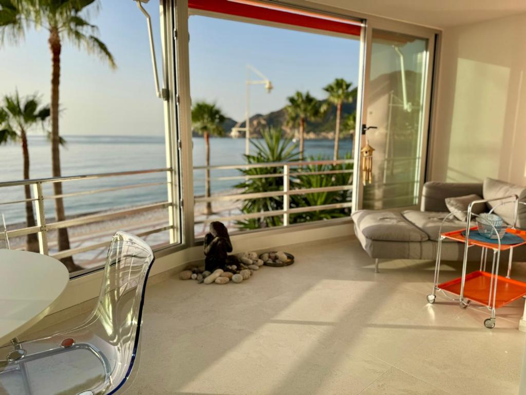 Beachfront, First line, 2-Bdr,2-Bath, Swiming Pool - 3