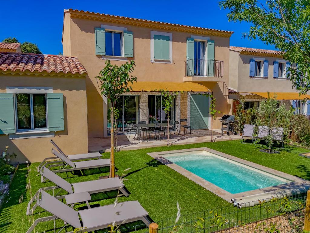 Villa Mathilde, un meublé de tourisme 3 étoiles au cœur de Goult, Goult