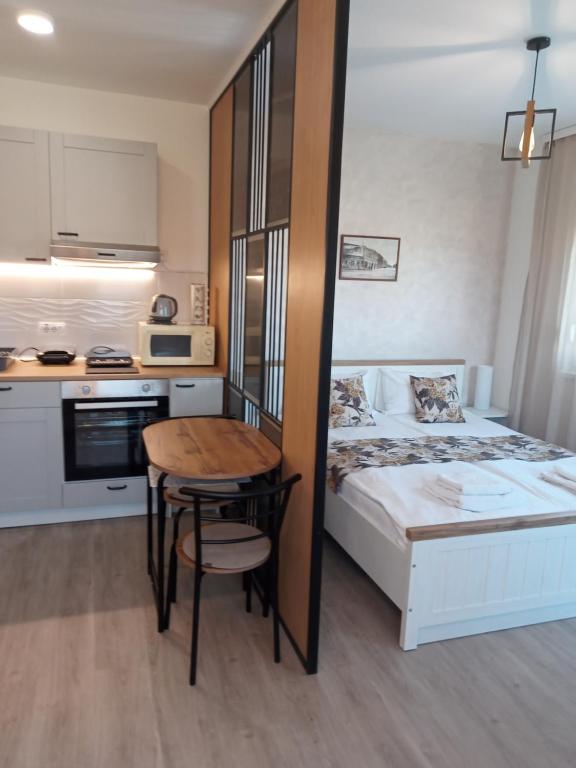 Bella 2, Sremska Mitrovica