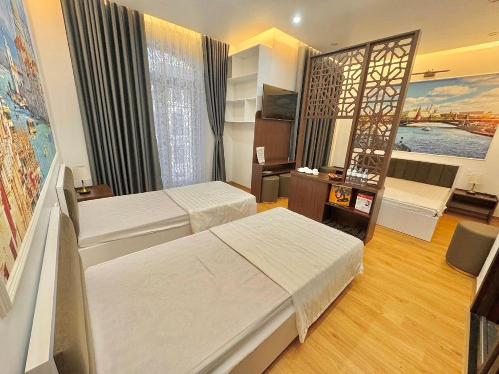 Legend Lakeside Hotel - 1