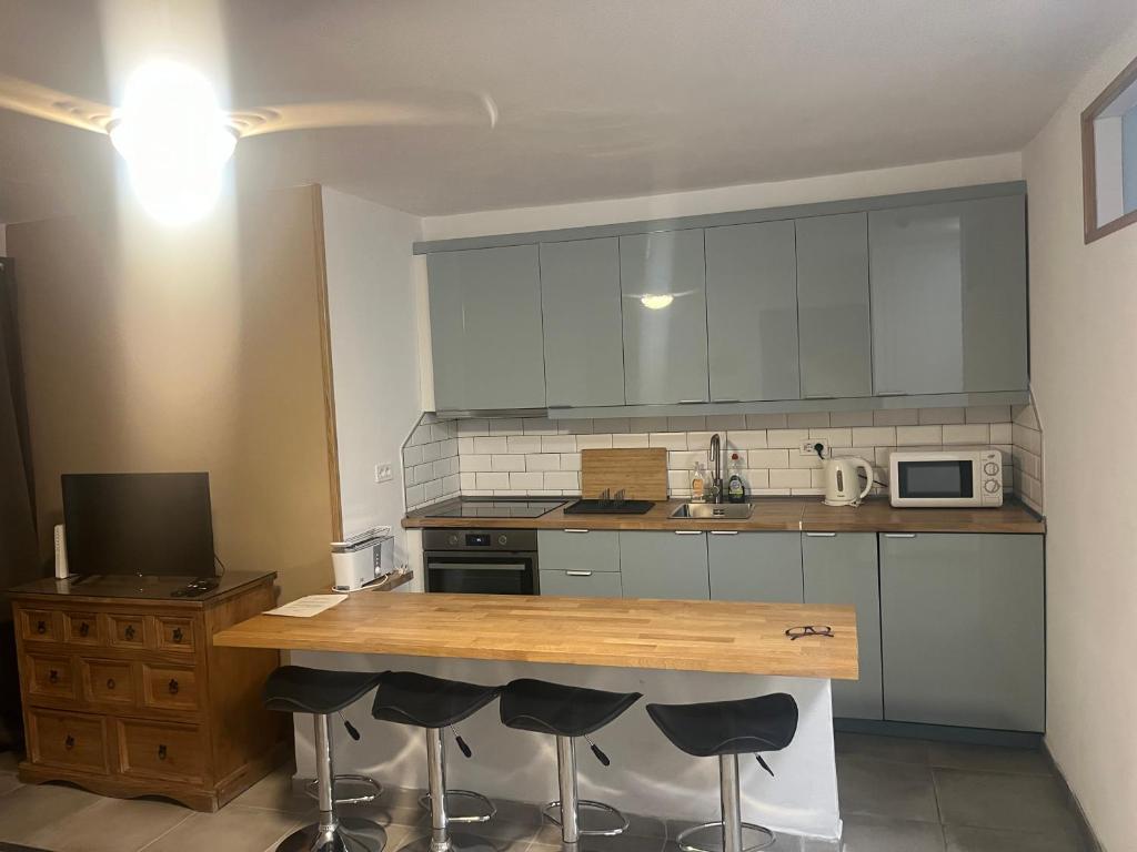 2-Bed Apartment in Arona Sleeps 5 w Outdoor Pool - 3
