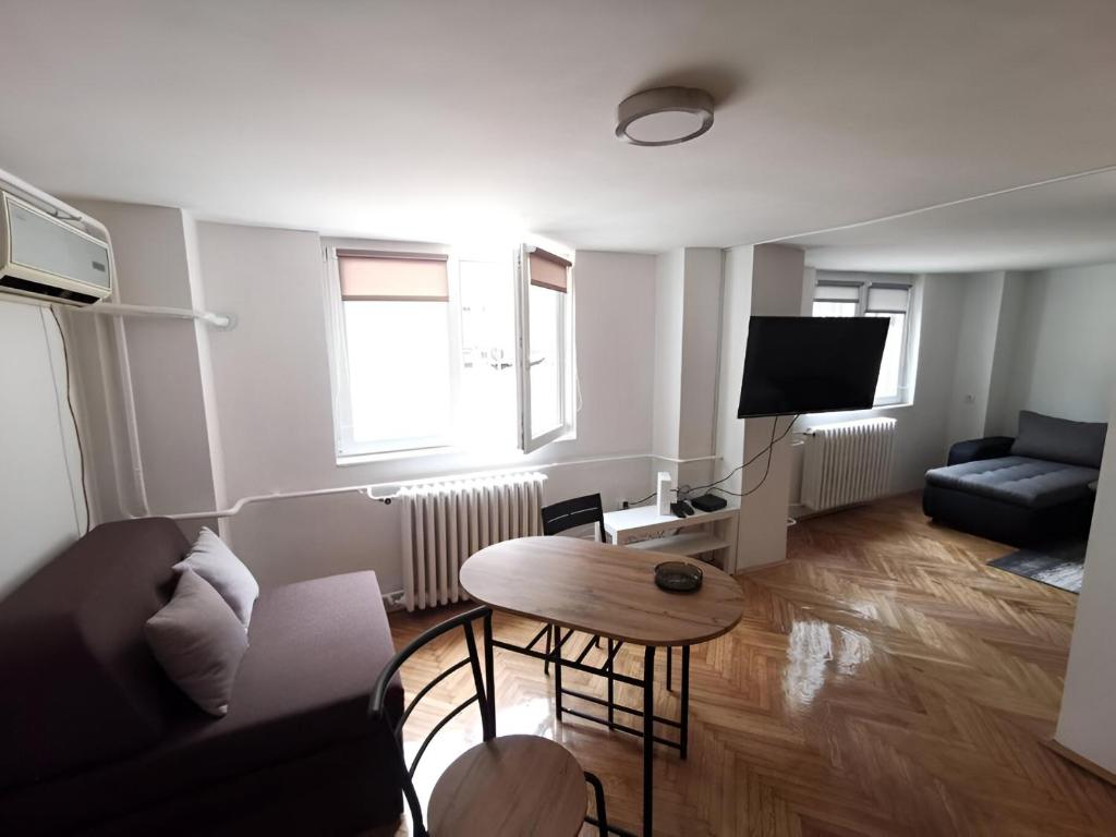 Nov apartman u mirnoj ulici u centru Beograda - 1