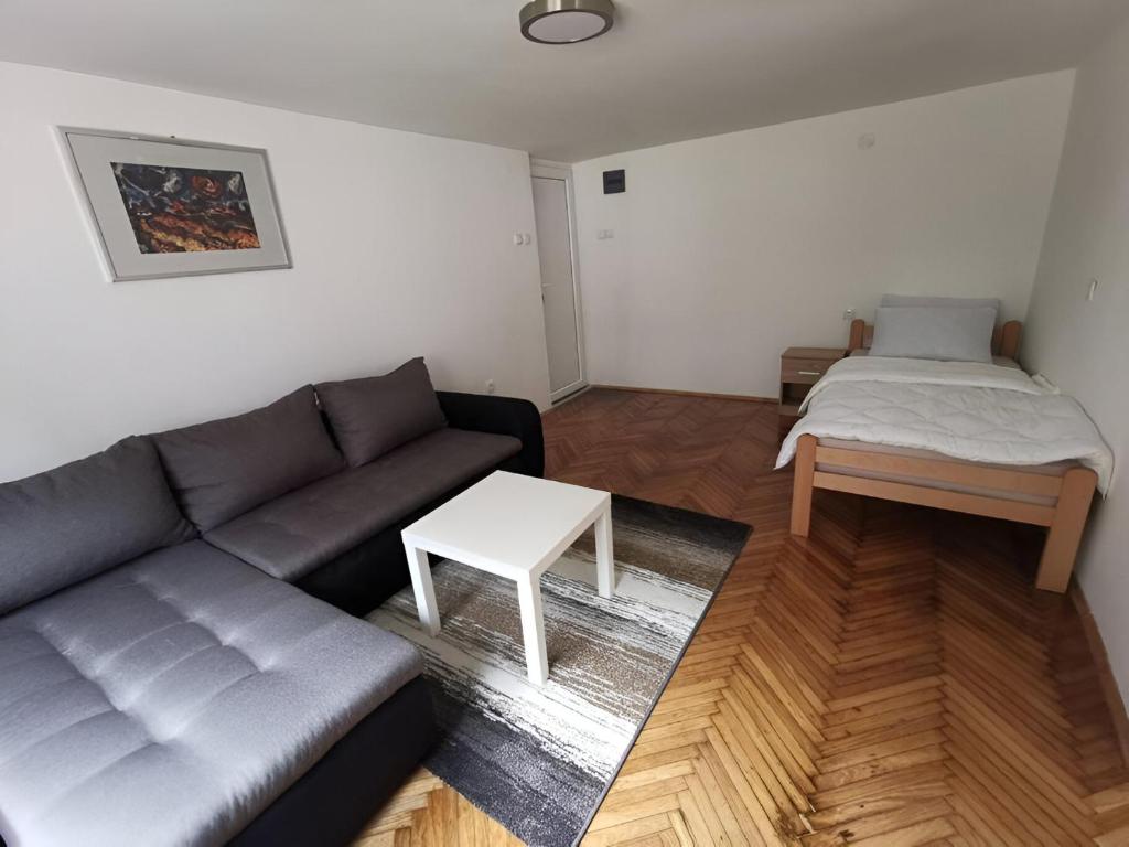 Nov apartman u mirnoj ulici u centru Beograda - 4