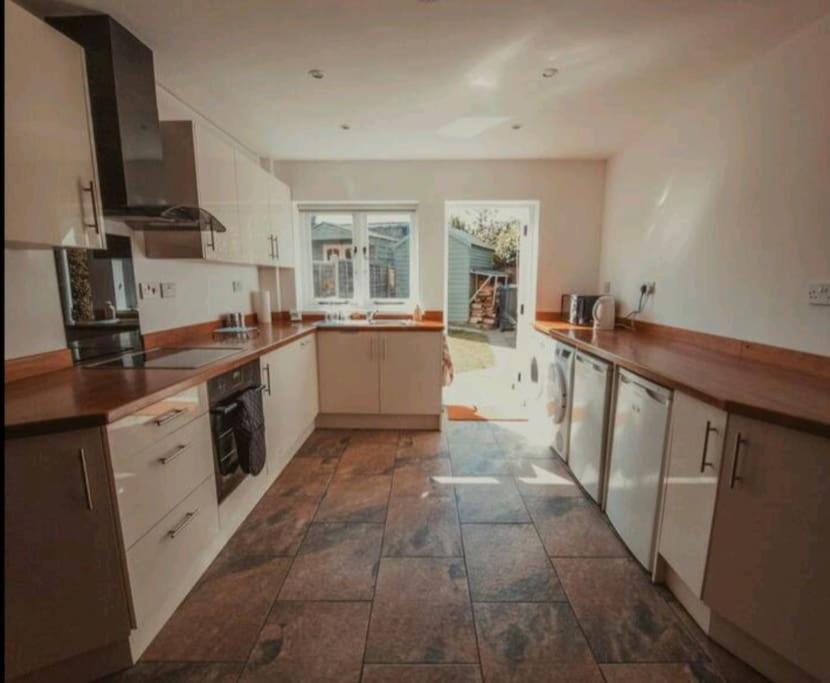 Charming 2 Bedroom Cottage mid town on quiet road, Sudbury