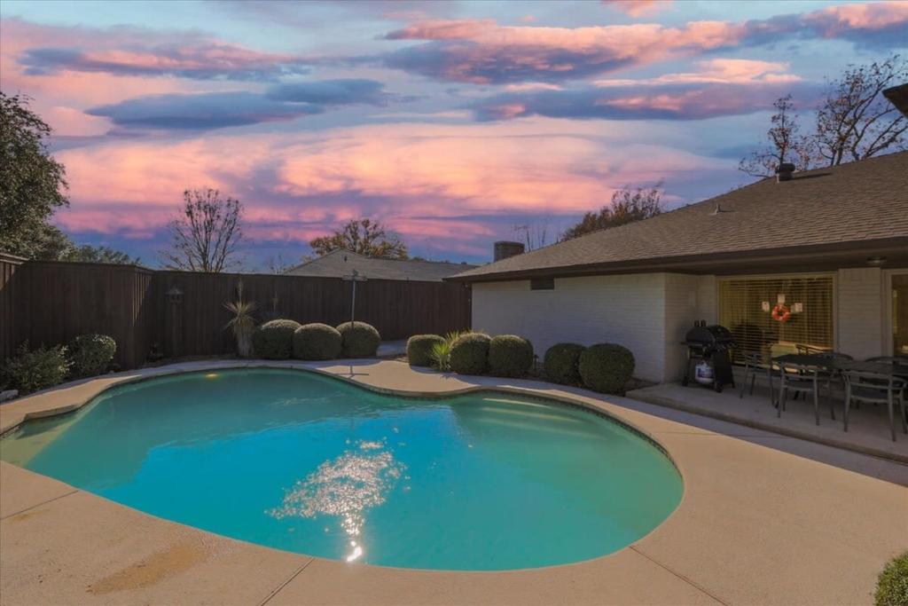 Spacious and Modern Home with Private Pool, Plano
