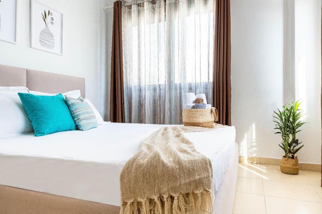 New Central Studio - Super Sea View n' easy Access, Himarë