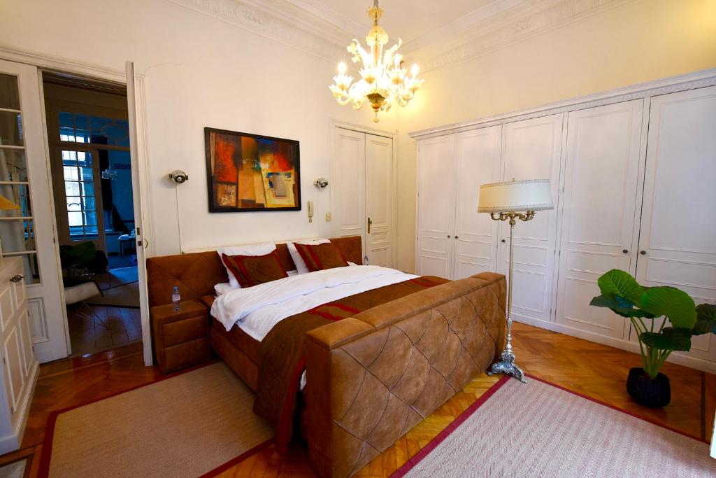 Papillon Antwerp Suite 2, Antverpy