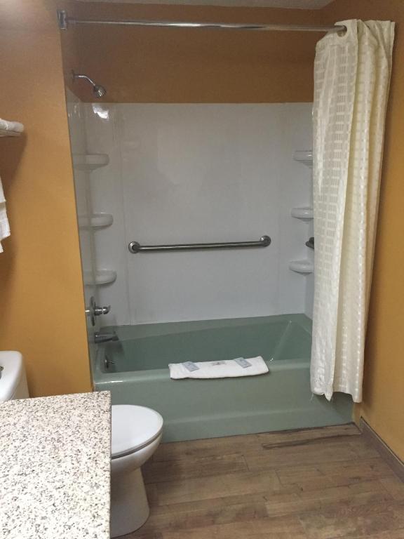 Parkway Inn Photo 12