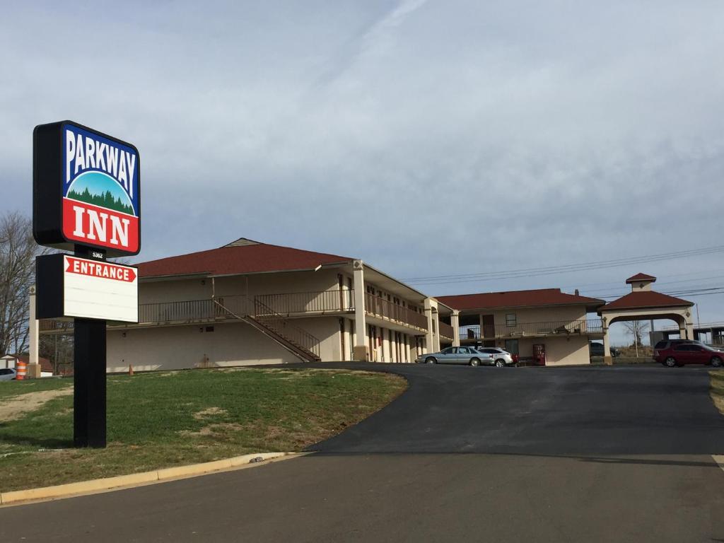 Parkway Inn Photo 17