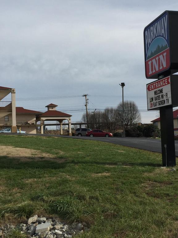 Parkway Inn Photo 19