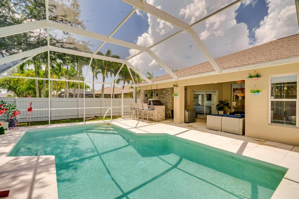 Private Pool, 8 Mi to Beach Chic Cape Coral Home, Cape Coral