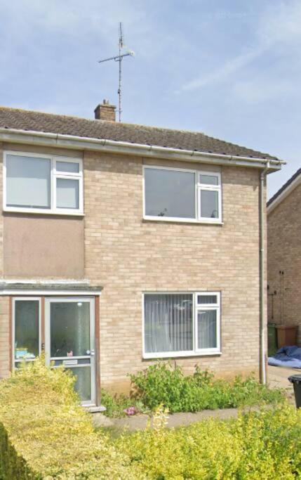 5 Beds , Full House , Parking, Paston