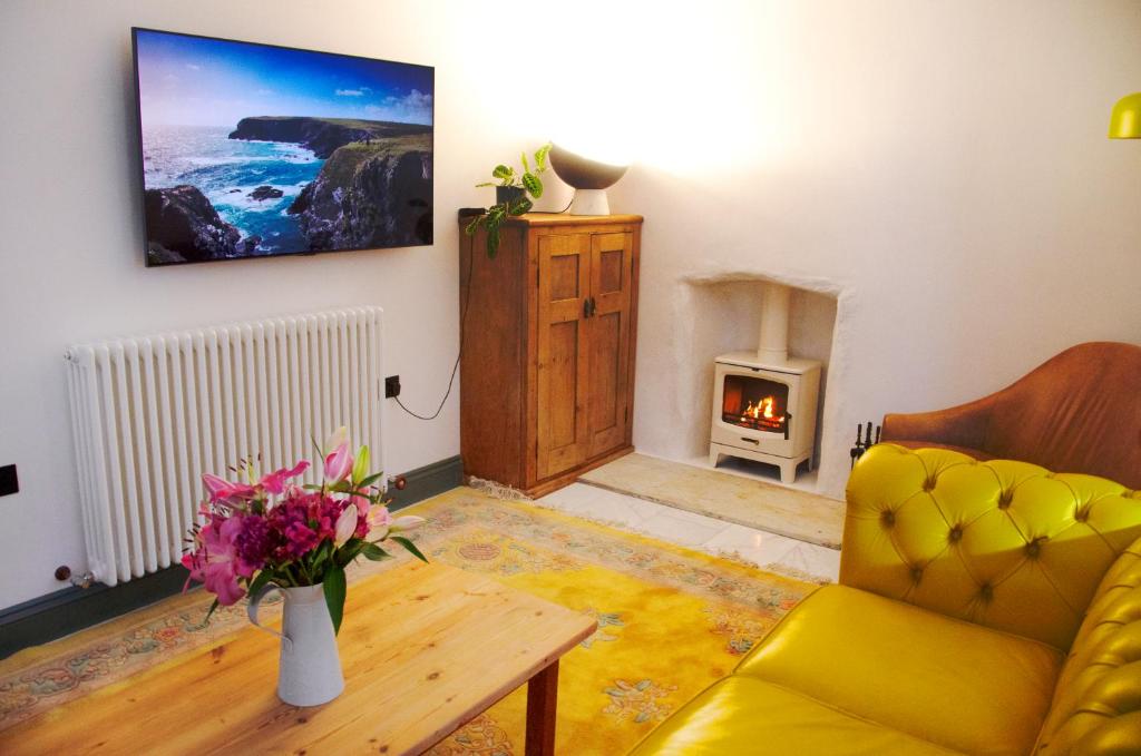 Wellington House - dog-friendly boutique holiday let in central Falmouth