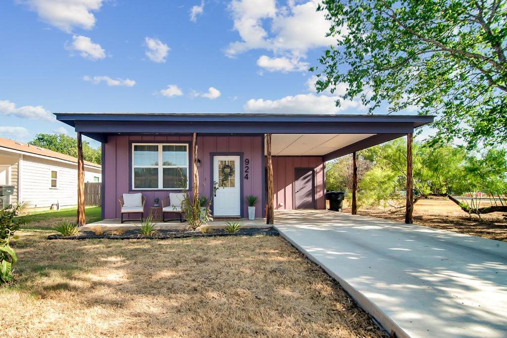 Purple Sage, Fredericksburg