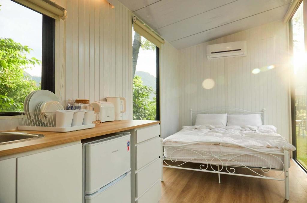 Yiyouguo 1 by Tiny Away