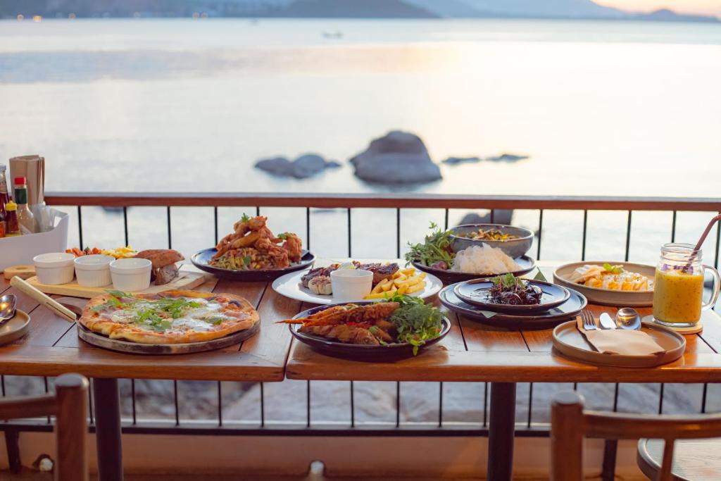 อาหารและเครื่องดื่ม